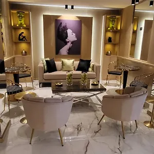 https://le-fouquets.fr-provencehotel.com
